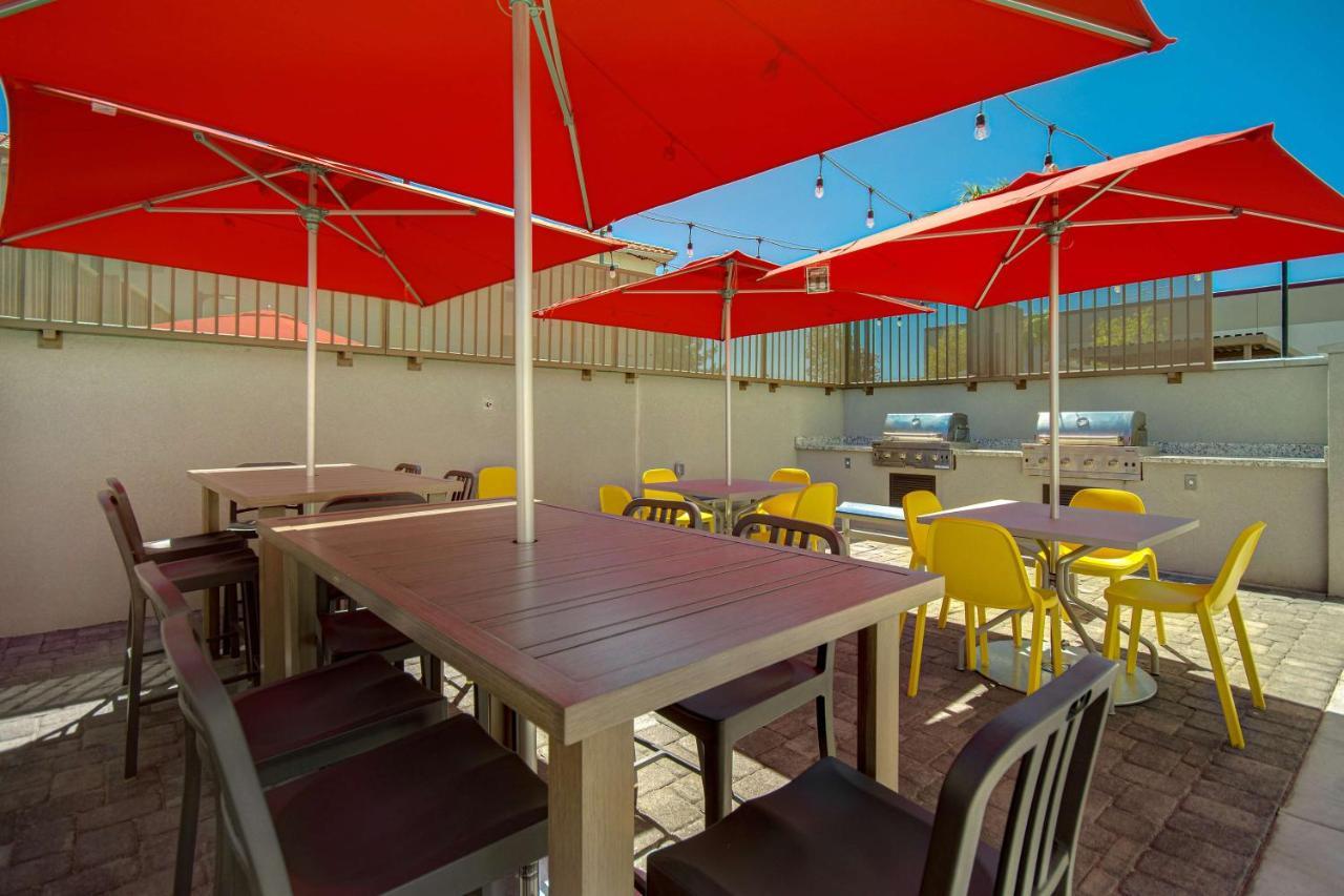 Home2 Suites By Hilton Las Vegas North Exterior photo
